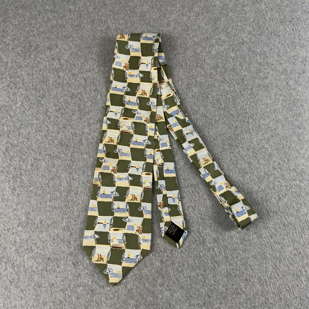 Vintage Banana Republic Silk Tie Made Italy Beach Sailboat Umbrella 57x3.75